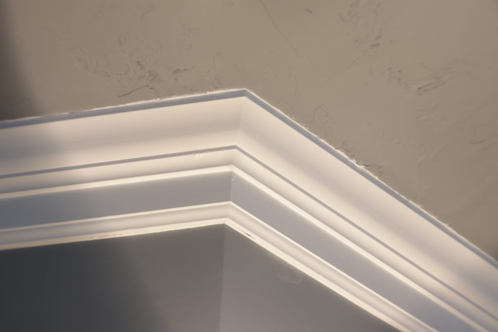 This tight-fitting crown moulding joint is well executed.